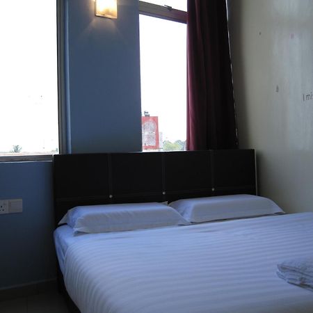 Max Inn Hotel Parit Raja Bilik gambar