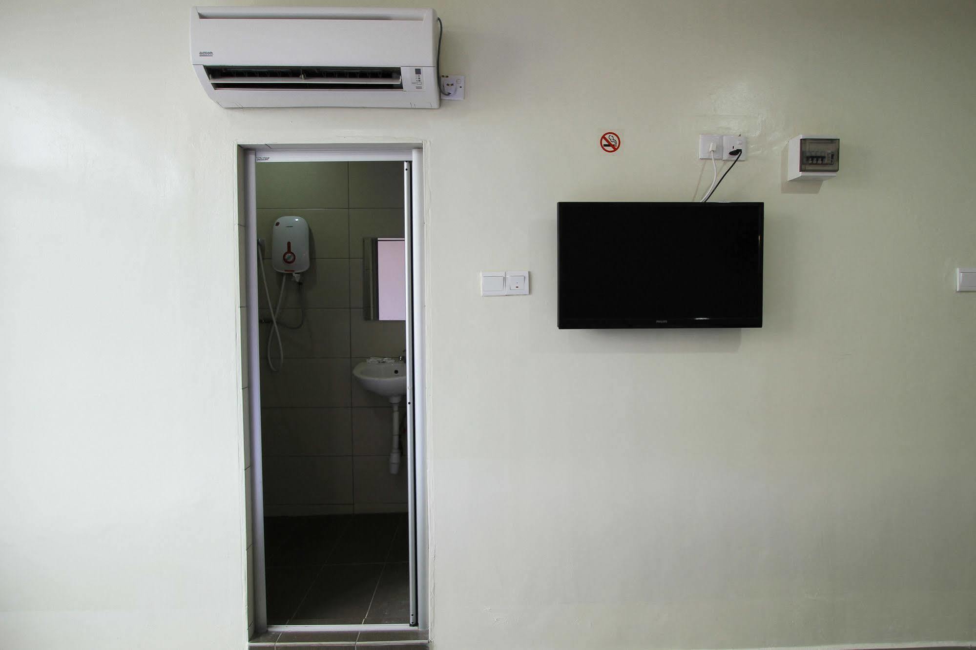 Max Inn Hotel Parit Raja Luaran gambar