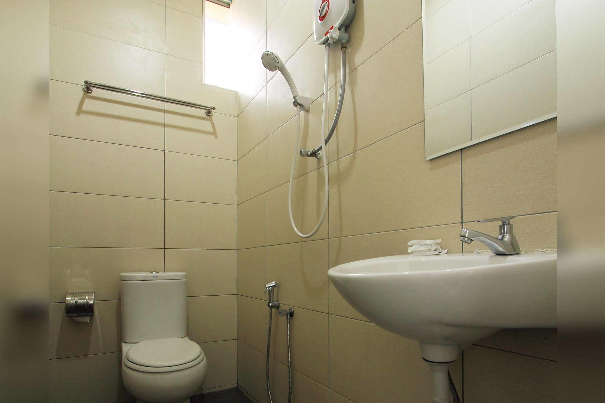 Max Inn Hotel Parit Raja Luaran gambar