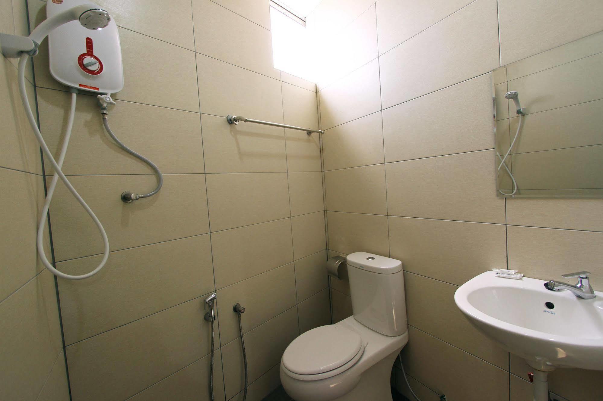 Max Inn Hotel Parit Raja Luaran gambar