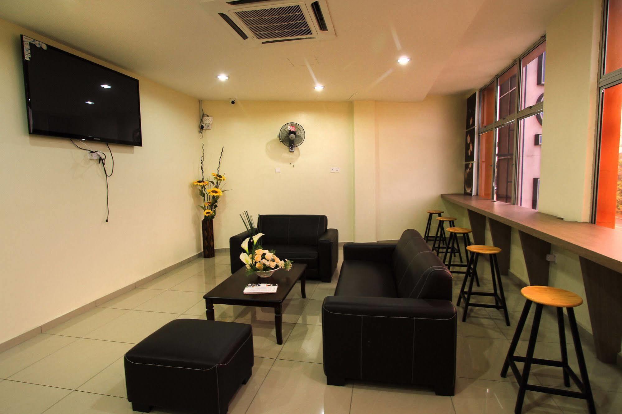 Max Inn Hotel Parit Raja Luaran gambar