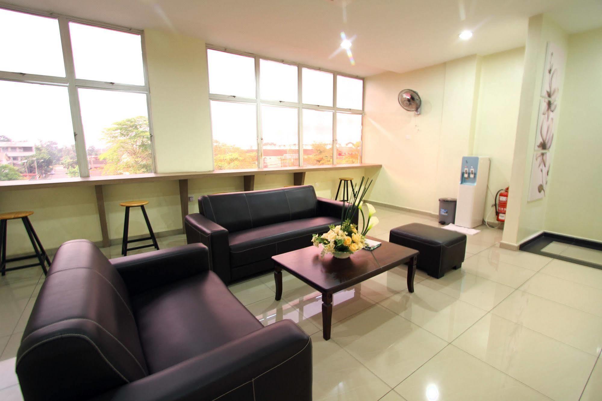 Max Inn Hotel Parit Raja Luaran gambar